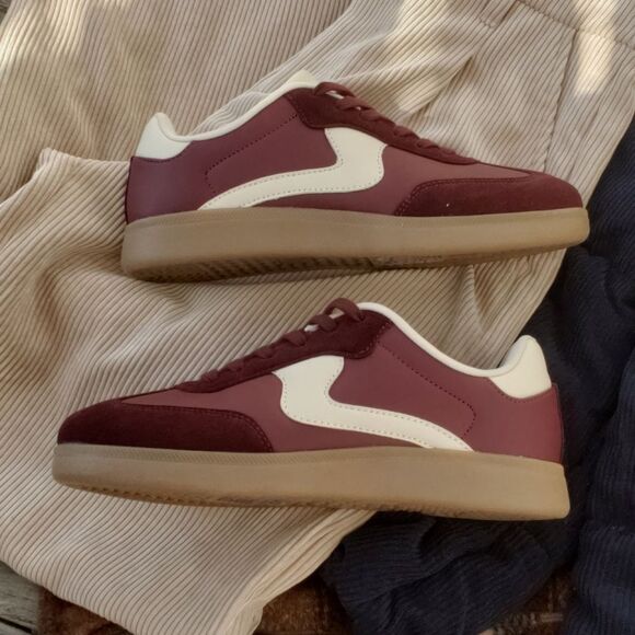 🐻🍂The Taylor// burgundy sneaker - Picture 1 of 3